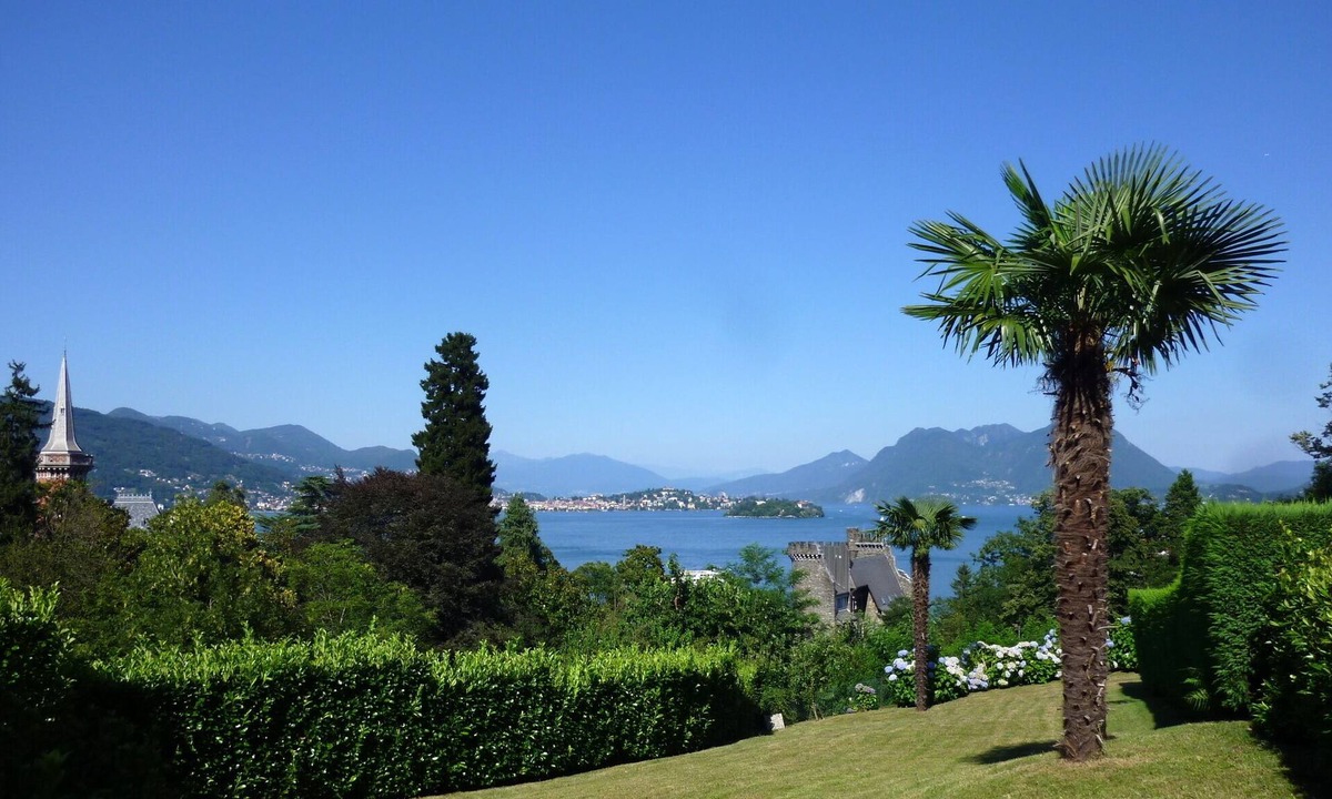Carciano Apartment | VISTA CASTELLO - Apartment with lake and panoramic views + private garage!
