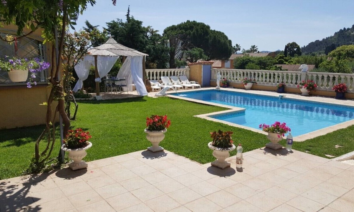 Sollies Pont Villa | Vrbo Property