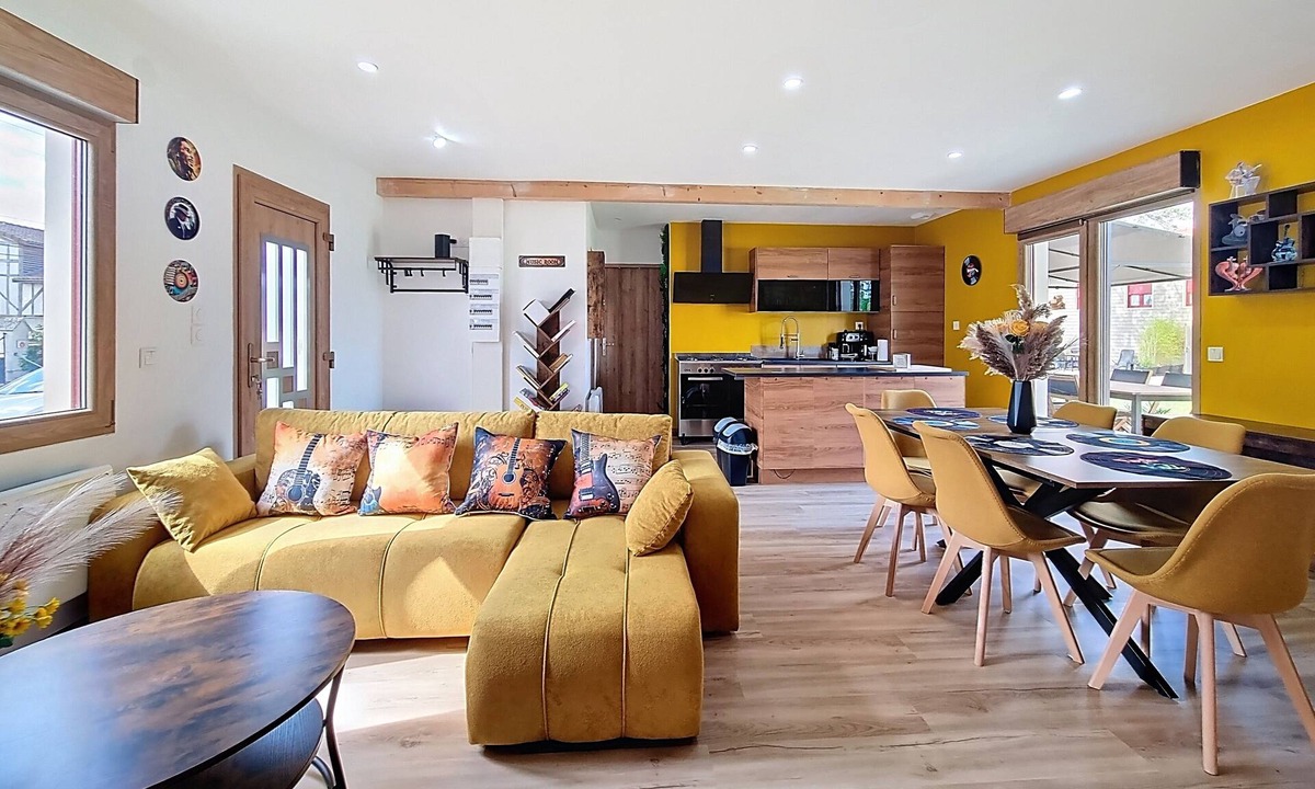Joncreuil House | Water rail. In the countryside between Lac du Der and the lakes and forests of the Orient