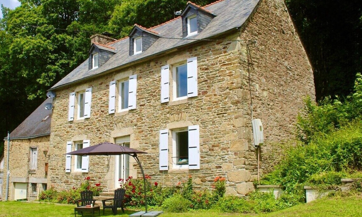 La Prenessaye House | Welcome to Henefer Lodge, a full of character property sleeping up to 10 people.