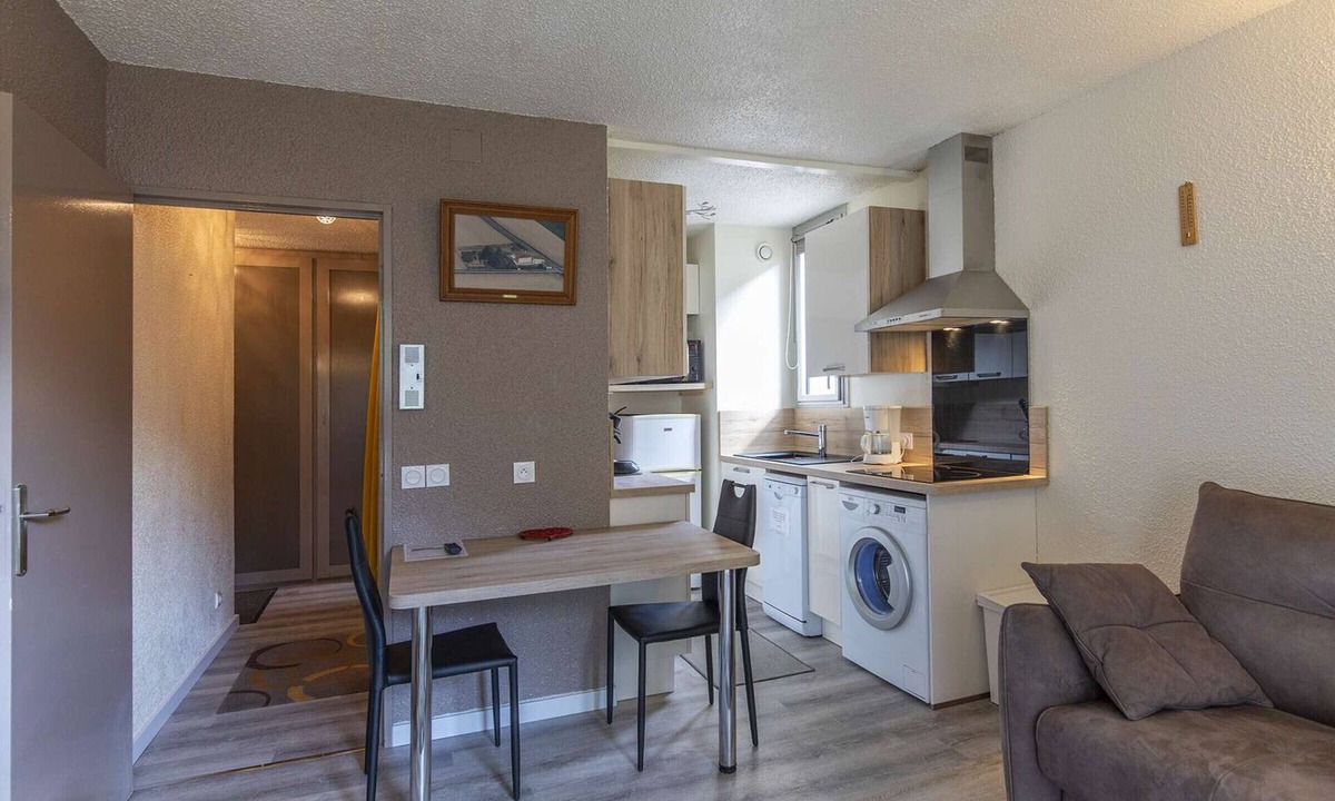 Cauterets Apartment | Well-Equipped Studio for 4 with Parking, Near Ski Lift