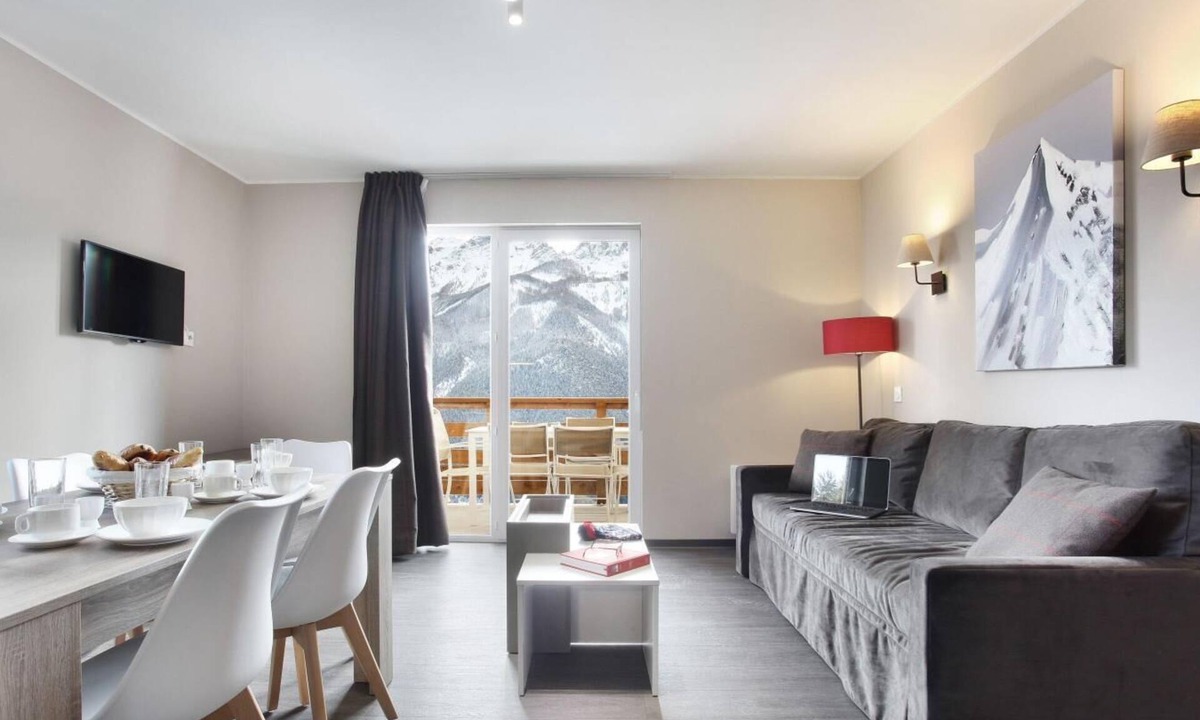 Pra Loup Apartment | Wifi, swimming pool, tv, ski locker, 54m², Pra Loup