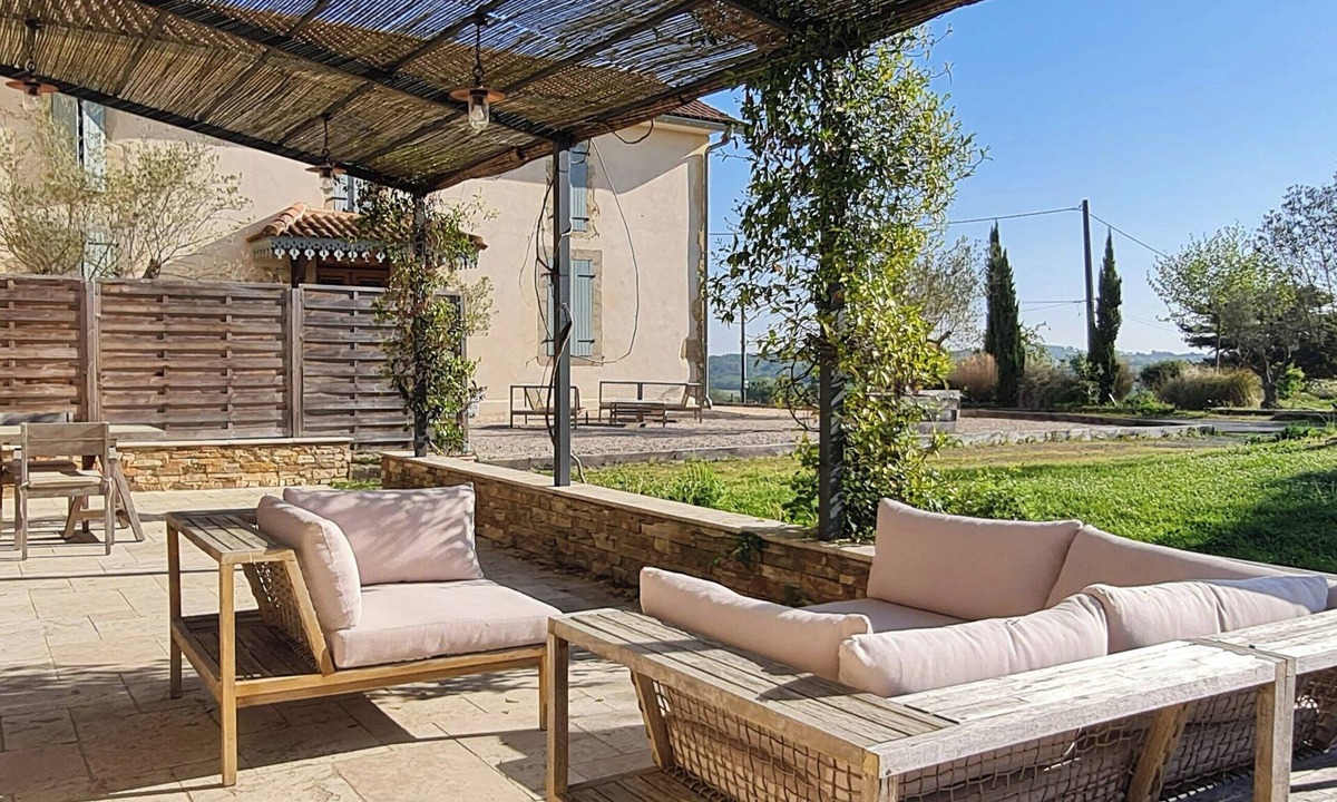 Maumusson-Laguian Apartment | Wine estate loft among vineyards in Gers