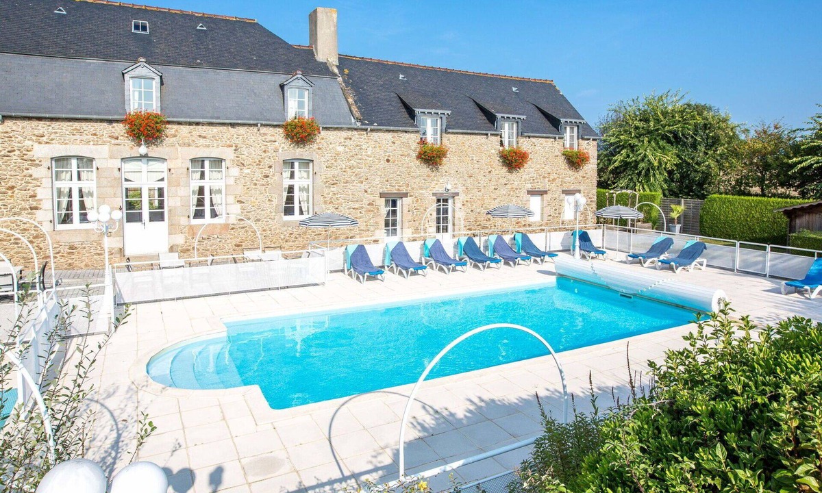 Saint-Jouan-des-Guerets House | Wonderful private villa for 12 guests with WIFI, pool, TV and terrace