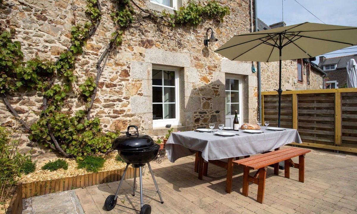 Pleurtuit House | Wonderful private villa for 6 guests with WIFI, TV, terrace and pets allowed