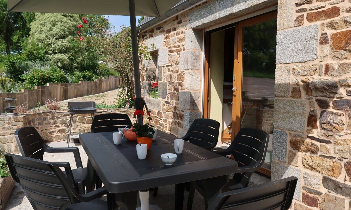 Ploumilliau House | Wonderful private villa for 6 guests with WIFI, TV, terrace and pets allowed