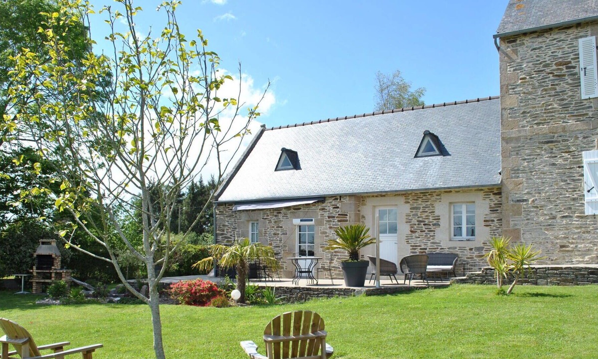Lannion House | Wonderful private villa for 7 guests with WIFI, TV, terrace, pets allowed and parking