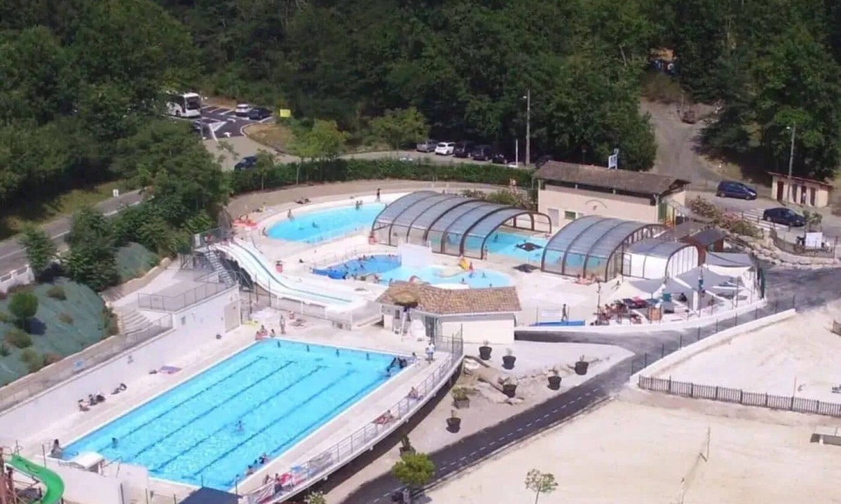 Monclar-de-Quercy Ski Chalet | ZEcamping 3 étoiles piscine couverte locatif TV LV clim 35m2 6 pers