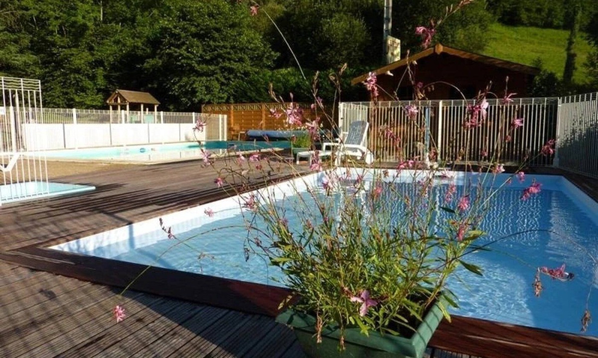 Louvie Juzon House | ZEcamping 3 étoiles piscine chauffée hammam locatif TV BBQ 28m2 4 pers