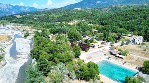 Beynes Other | ZEcamping 3 étoiles chiens acceptés piscine bar et restaurant