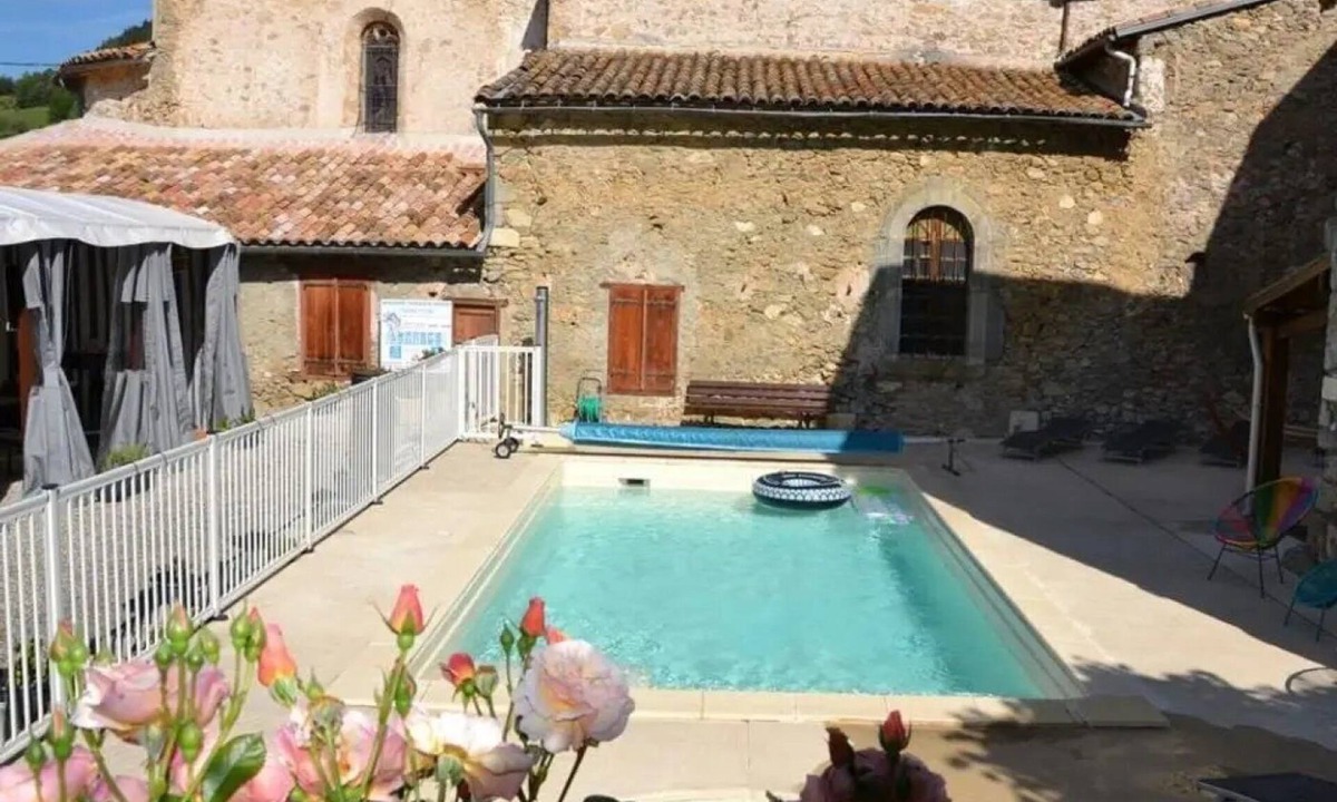 Roquefeuil House | ZEcamping 3 étoiles pataugeoire dog friendly mobil-home TV BBQ clim