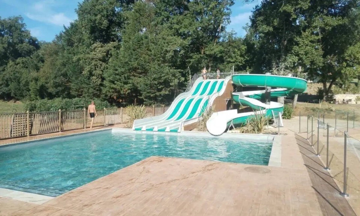 Soturac House | ZEcamping 3 étoiles parc aquatique toboggans dog friendly locatif TV 27m2