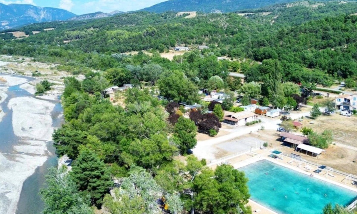 Beynes House | ZEcamping 3 étoiles piscine animaux acceptés locatif clim 25m2 4 pers