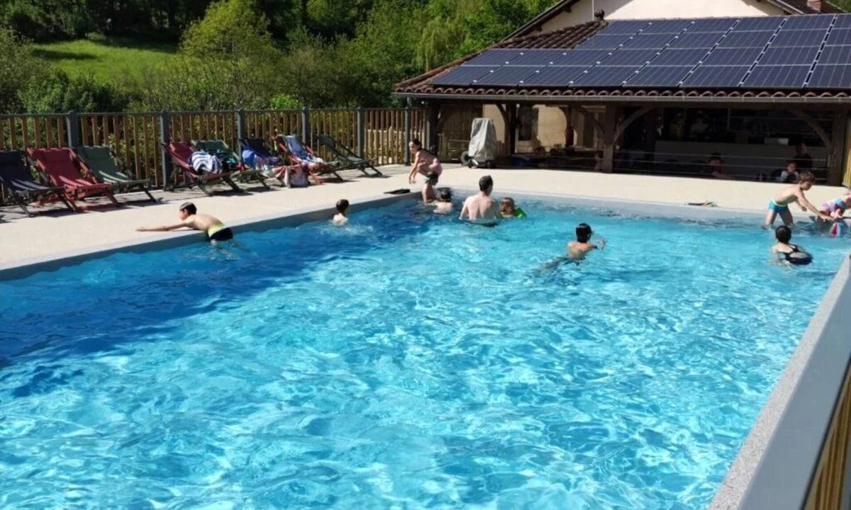 Reyrevignes Ski Chalet | ZEcamping 3* animé piscine chauffée animaux acceptés chalet TV BBQ