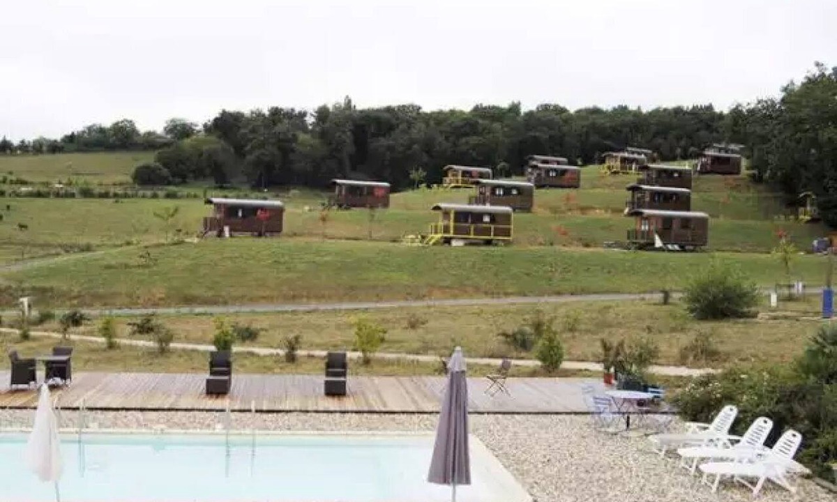 Estipouy Cabin | ZEcamping 4 étoiles familial piscine chauffée locatif BBQ 29m2