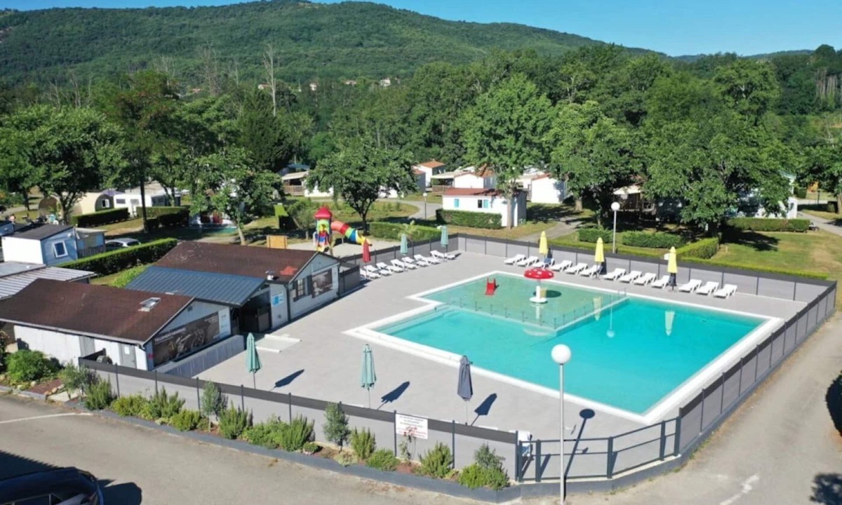 Foix House | ZEcamping 4* dog friendly bien-être restaurant et soirées animées