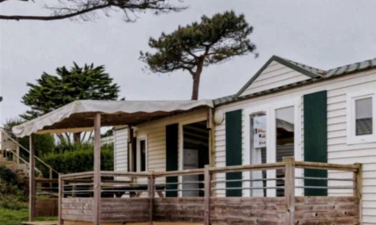 Pleumeur-Bodou House | ZEcamping piscine couverte mobil-home TV 30m2 4 pers