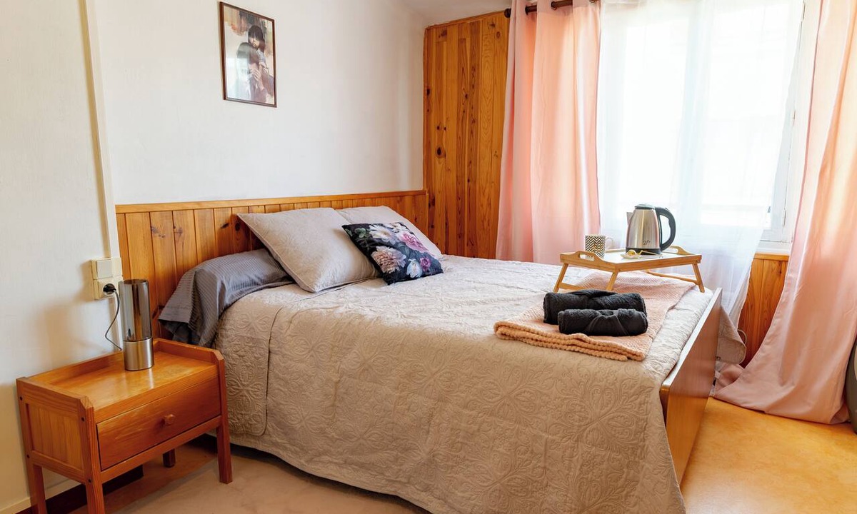 Bourbonne-les-Bains Apartment | Zen Studio, centrally located, quiet, fully equipped, ideal for spa guests, tourists, or business travelers.