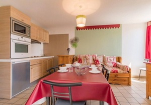 200m from resort center, 4th floor, balcony, tv, 30m², Serre Chevalier