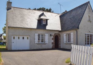 4 bedroom accommodation in Ploumilliau