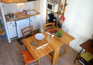 Ground Floor 2-Room Apartment with Garden, Parking, Near Shops and Thermes