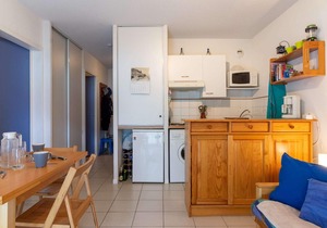 Quiet 2-BR Apartment, Sleeps 6, Garden, Parking