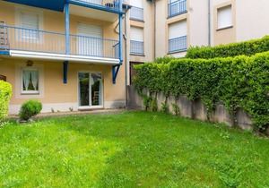 Quiet 2-BR Apartment, Sleeps 6, Garden, Parking