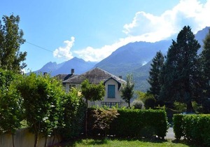 Quiet 2-BR Apartment, Sleeps 6, Garden, Parking