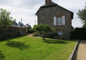 Renovated house 100m from sea with WIFI, garden in Trégastel