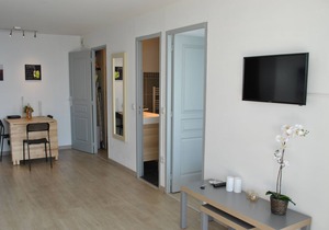 Seaview terrace apartment in Cap d'Ail, sleeps 4-5, 5 minutes from Monaco