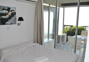 Seaview terrace apartment in Cap d'Ail, sleeps 4-5, 5 minutes from Monaco