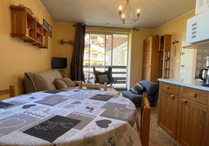 Studio in Sauze with balcony and garage