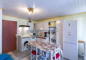 T2 cabine 6 pers avec balcon, parking privé, proche commodités et stations de ski - FR-1-402-122