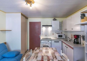T2 cabine 6 pers avec balcon, parking privé, proche commodités et stations de ski - FR-1-402-122
