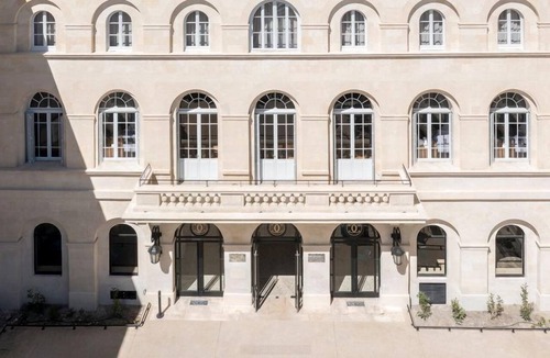 Nimes City Centre Apartment | À deux pas des Arènes | Spa & restaurant sur place