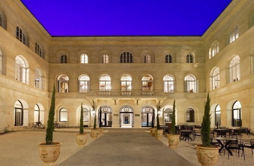 Nimes City Centre Apartment | À deux pas des Arènes | Spa & restaurant sur place