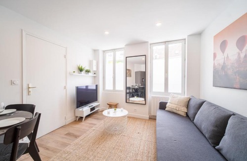 La Ferte-Gaucher Apartment | Élégant T2 tout confort avec sa terrasse ensoleillée