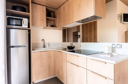 Plougasnou House | "Ô CONFORT" Lodge: 4 Rooms, Sleeps 6 + TV, 2 Bathrooms