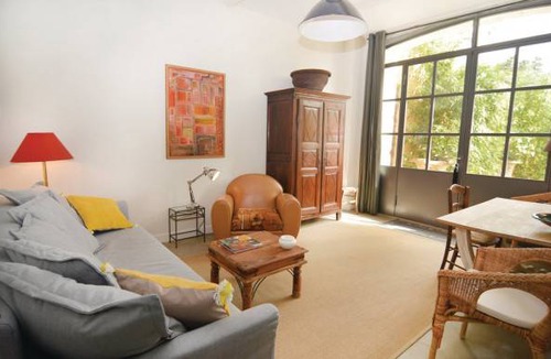 Cabannes Apartment | 1 bedroom accommodation in Cabannes