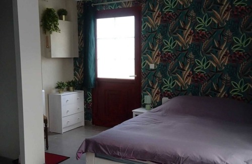 Thorigny-sur-Oreuse Bed & Breakfast | 1 Bedroom Bed & breakfast in THORIGNY-SUR-OREUSE