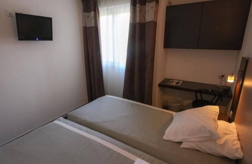 Sud Bed & Breakfast | 10 min du centre ! Chambre triple + Accès piscine