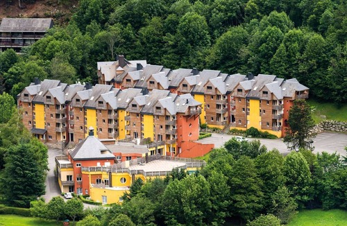 Cauterets Apartment | 10 min. from center, Cocoon Pyrénéen & Spa - 6 pers., parking, heated pool