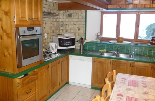 Saint-Gervais-les-Bains Apartment | 10-person apartment in mountain chalet, parking, children's play area,