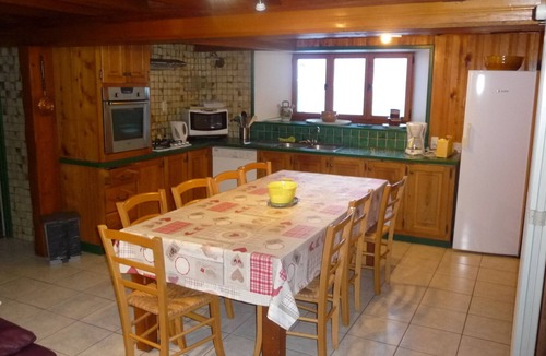 Saint-Gervais-les-Bains Apartment | 10-person apartment in mountain chalet, parking, children's play area,