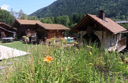 Saint-Gervais-les-Bains Apartment | 10-person apartment in mountain chalet, parking, children's play area,