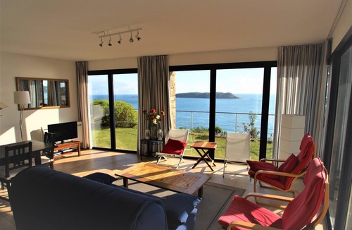 Perros-Guirec Apartment | 100 % sea view, private garden, beach 5mn away, quiet, housework+draps+towels included