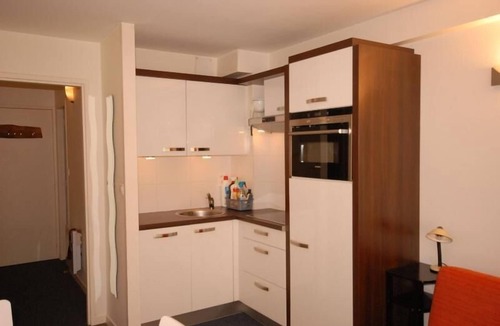 Eaux-Bonnes Apartment | 100m from resort center, 1st floor, view ski slopes, tv, 24m², Gourette