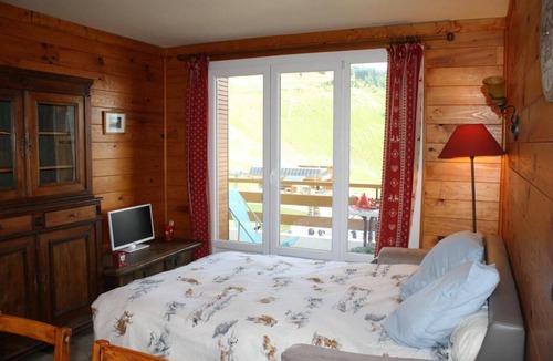 Chamrousse Apartment | 100m from resort center, 1st floor, view ski slopes, balcony, tv, 40m², Chamrousse