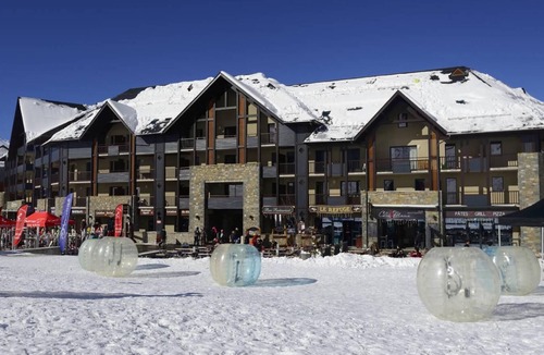 Peyragudes Apartment | 100m from resort center, 1st floor, jacuzzi, hammam, parking, tv, ski locker, 41m², Peyragudes