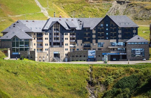 Peyragudes Apartment | 100m from resort center, 1st floor, jacuzzi, hammam, parking, tv, ski locker, 53m², Peyragudes